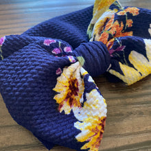 Load image into Gallery viewer, The Violet Elizabeth